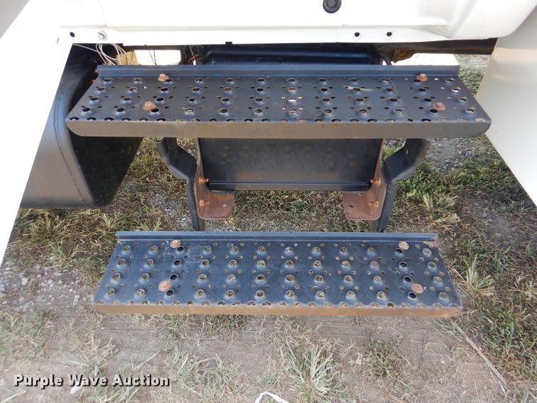 image for item GM9134 2008 Ford F750 Super Duty  utilty truck