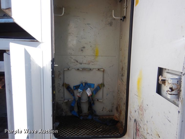 image for item GM9134 2008 Ford F750 Super Duty  utilty truck