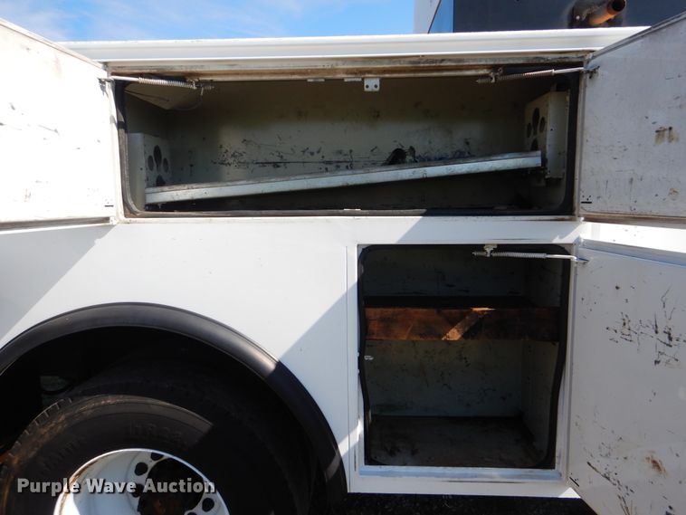 image for item GM9134 2008 Ford F750 Super Duty  utilty truck