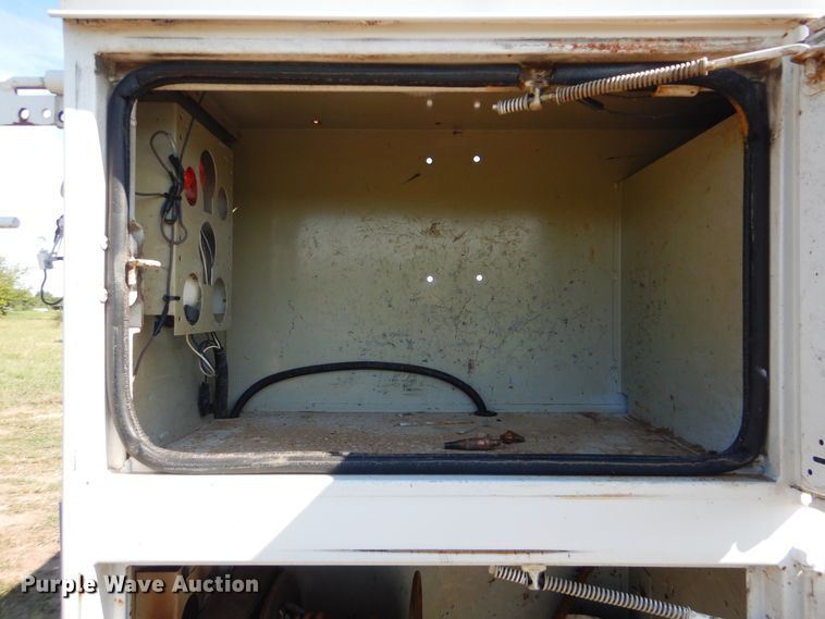 image for item GM9134 2008 Ford F750 Super Duty  utilty truck