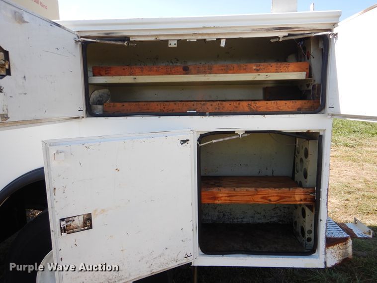 image for item GM9134 2008 Ford F750 Super Duty  utilty truck