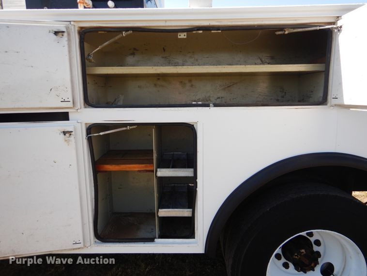 image for item GM9134 2008 Ford F750 Super Duty  utilty truck