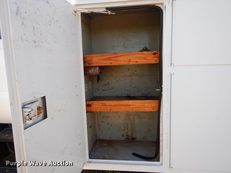 image for item GM9134 2008 Ford F750 Super Duty  utilty truck