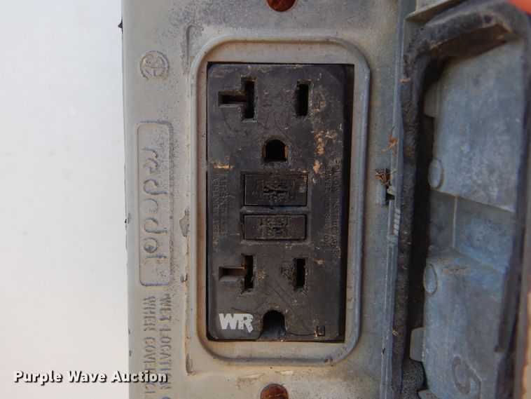 image for item GM9134 2008 Ford F750 Super Duty  utilty truck