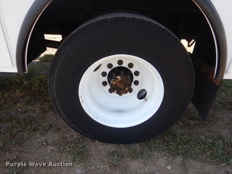 image for item GM9134 2008 Ford F750 Super Duty  utilty truck