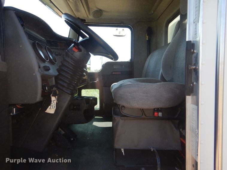 image for item GM9140 2010 Kenworth T370  box truck