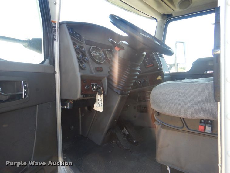 image for item GM9140 2010 Kenworth T370  box truck