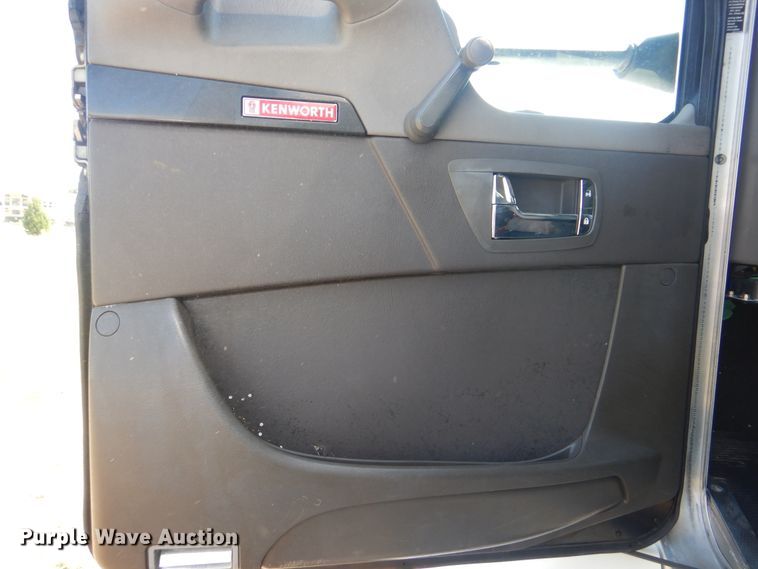 image for item GM9140 2010 Kenworth T370  box truck