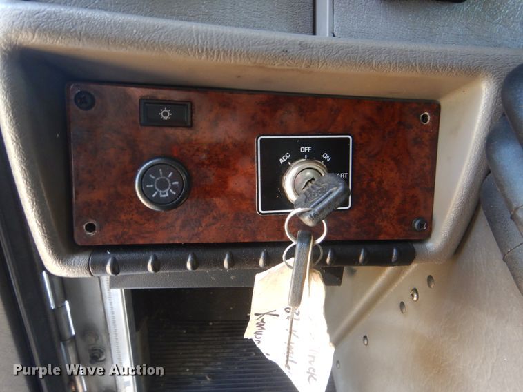 image for item GM9140 2010 Kenworth T370  box truck