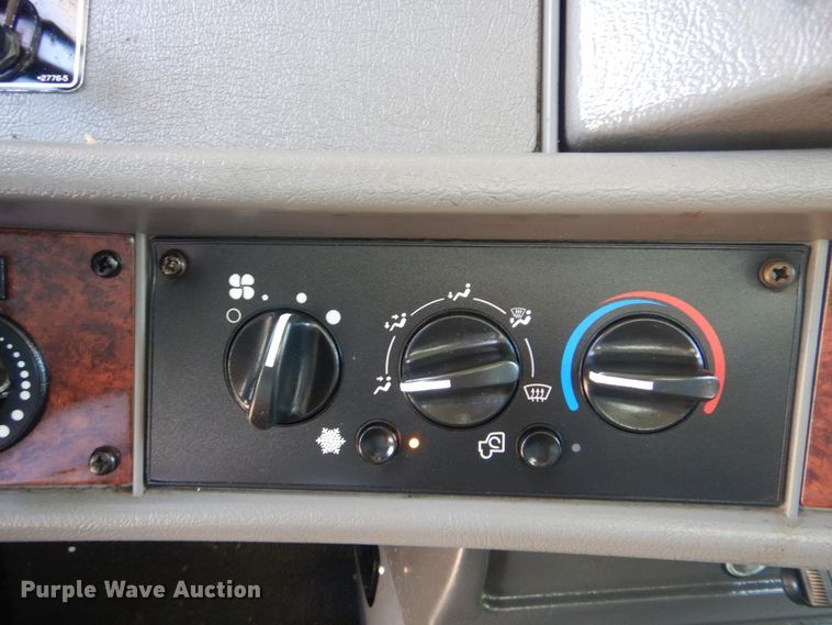 image for item GM9140 2010 Kenworth T370  box truck