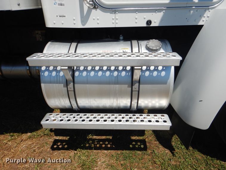 image for item GM9140 2010 Kenworth T370  box truck