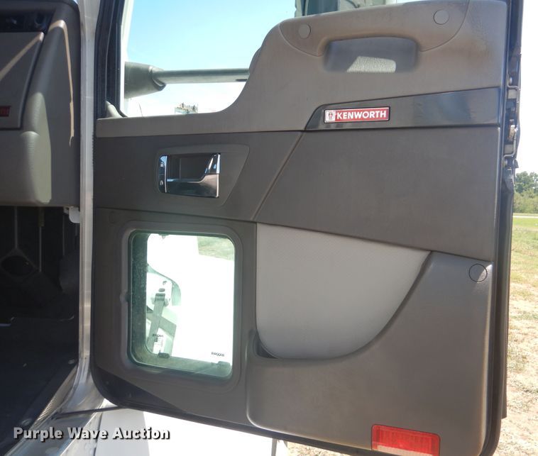 image for item GM9140 2010 Kenworth T370  box truck