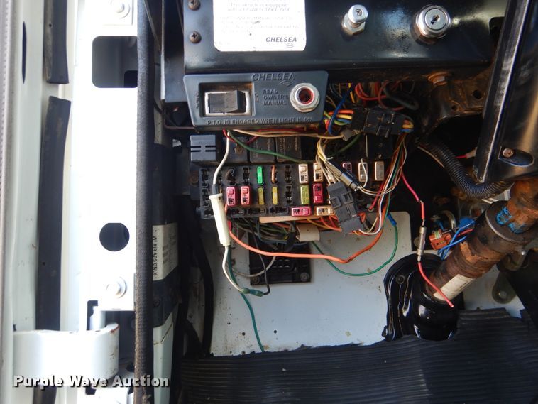 image for item GM9141 2002 International 4700  utility truck with crane