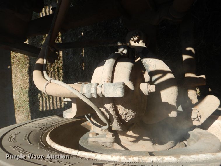 image for item GM9141 2002 International 4700  utility truck with crane