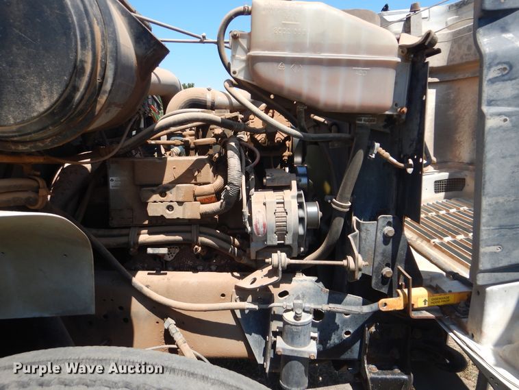 image for item GM9141 2002 International 4700  utility truck with crane