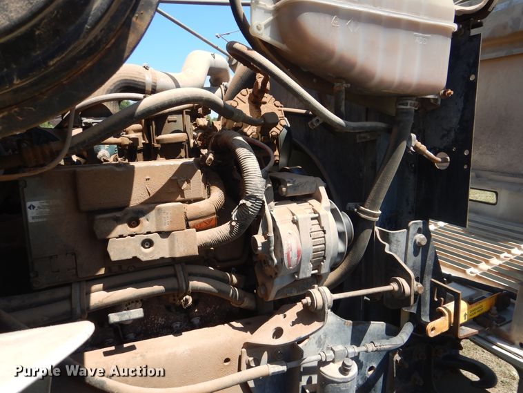 image for item GM9141 2002 International 4700  utility truck with crane