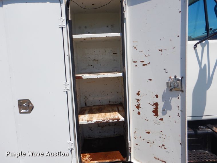 image for item GM9141 2002 International 4700  utility truck with crane