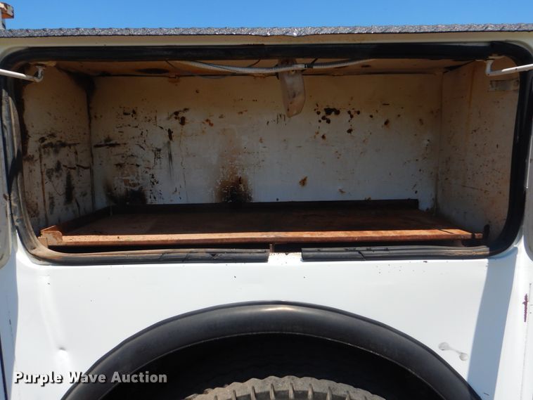 image for item GM9141 2002 International 4700  utility truck with crane