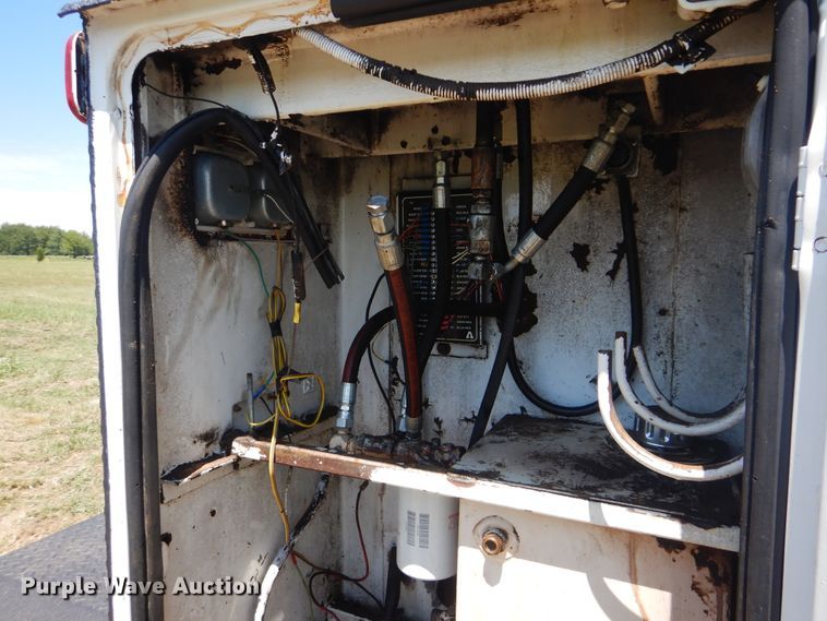 image for item GM9141 2002 International 4700  utility truck with crane