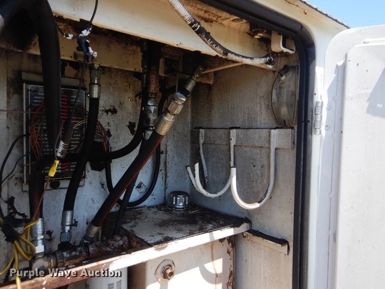 image for item GM9141 2002 International 4700  utility truck with crane