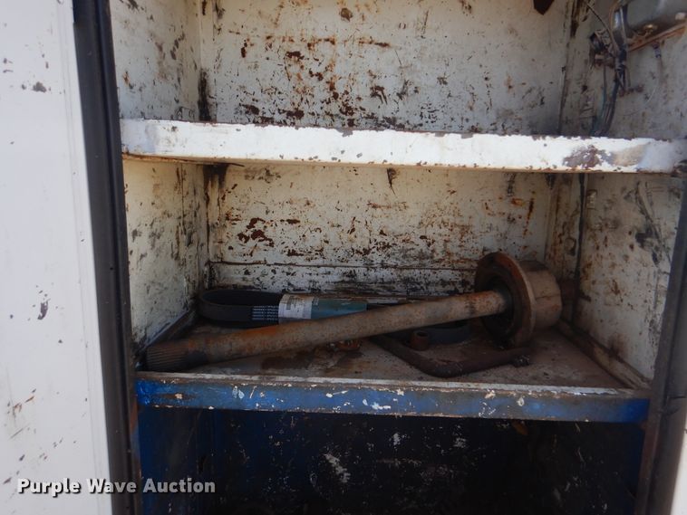 image for item GM9141 2002 International 4700  utility truck with crane