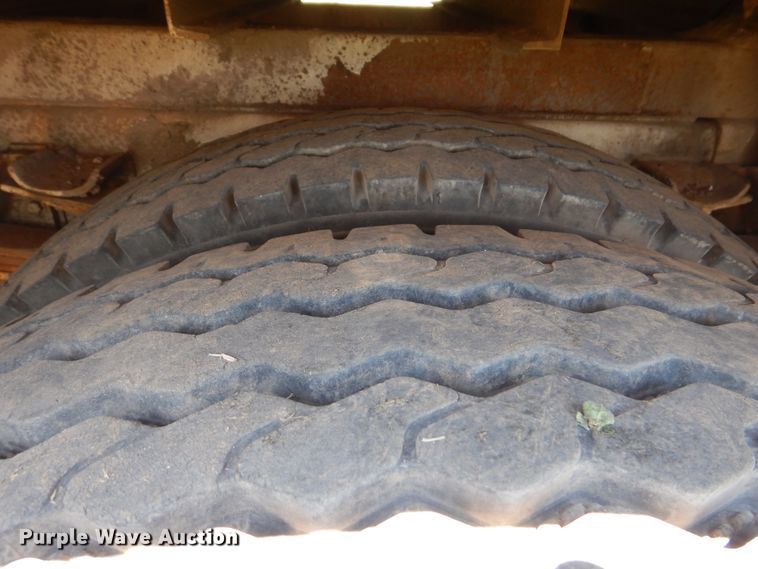 image for item GM9141 2002 International 4700  utility truck with crane