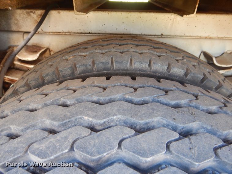 image for item GM9141 2002 International 4700  utility truck with crane