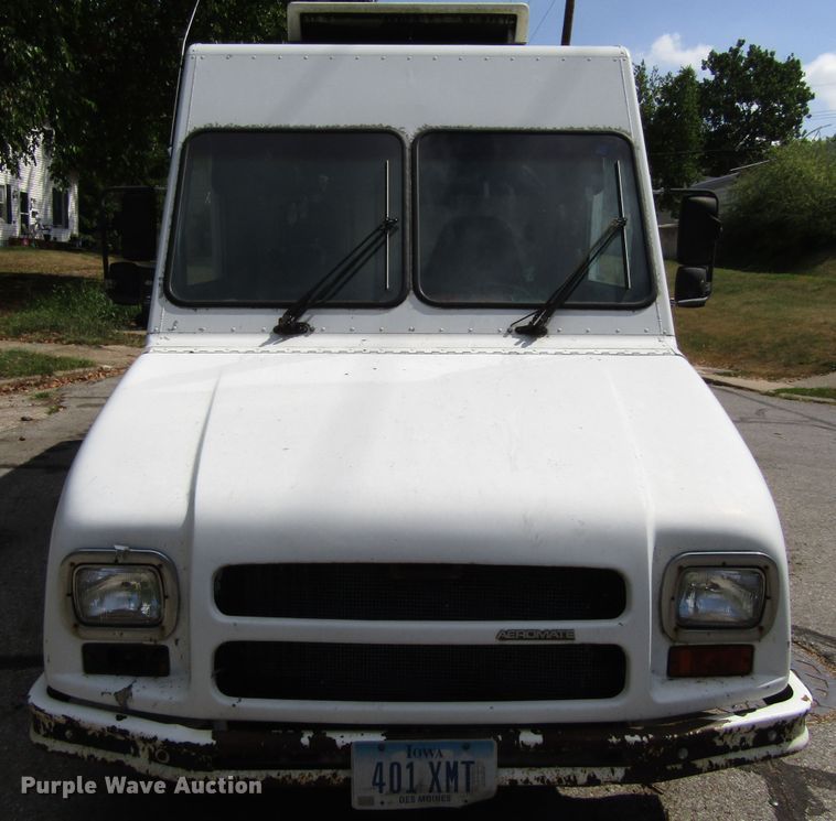 image for item GQ9105 1994 Utilimaster Aeromate  delivery truck