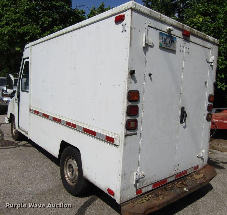 image for item GQ9105 1994 Utilimaster Aeromate  delivery truck