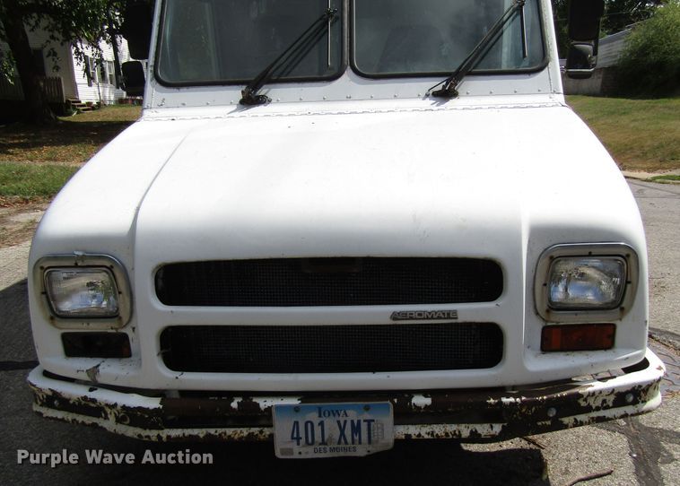 image for item GQ9105 1994 Utilimaster Aeromate  delivery truck