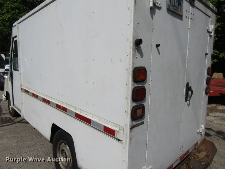 image for item GQ9105 1994 Utilimaster Aeromate  delivery truck