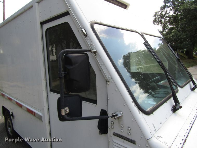 image for item GQ9105 1994 Utilimaster Aeromate  delivery truck