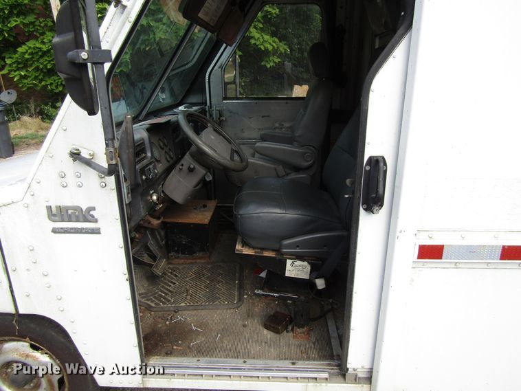 image for item GQ9105 1994 Utilimaster Aeromate  delivery truck