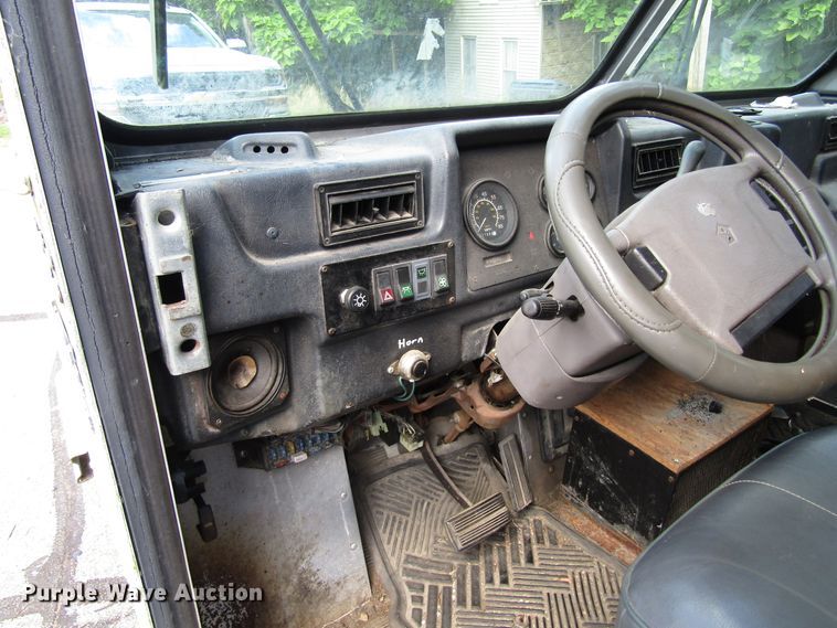 image for item GQ9105 1994 Utilimaster Aeromate  delivery truck