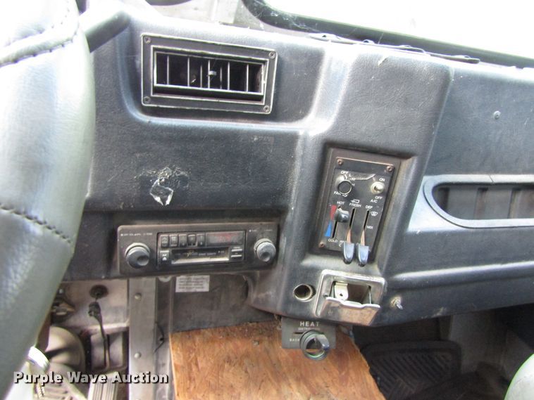 image for item GQ9105 1994 Utilimaster Aeromate  delivery truck