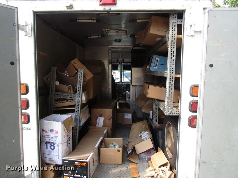 image for item GQ9105 1994 Utilimaster Aeromate  delivery truck