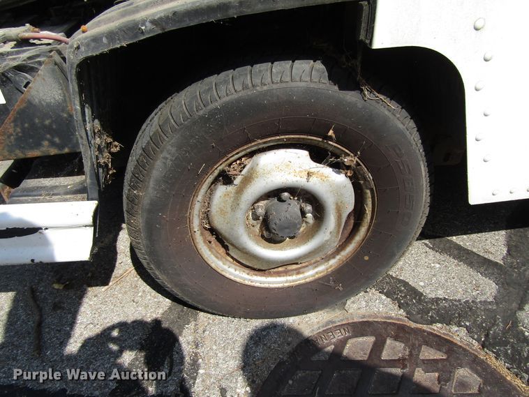 image for item GQ9105 1994 Utilimaster Aeromate  delivery truck