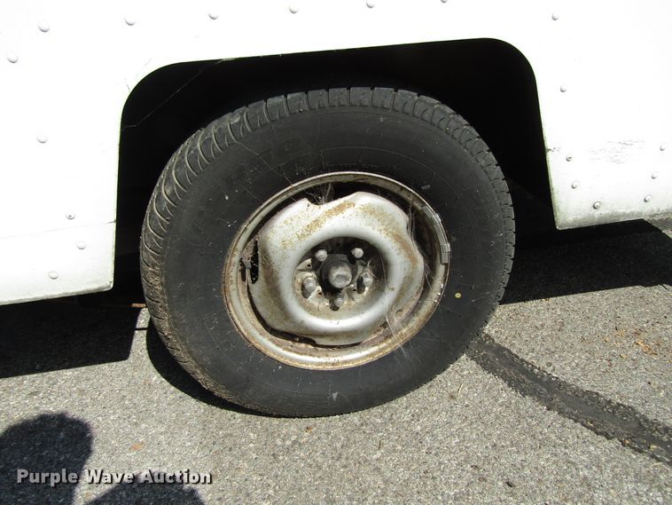 image for item GQ9105 1994 Utilimaster Aeromate  delivery truck