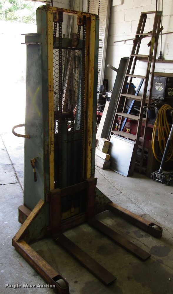 image for item GQ9107 Walkie Stacker forklift