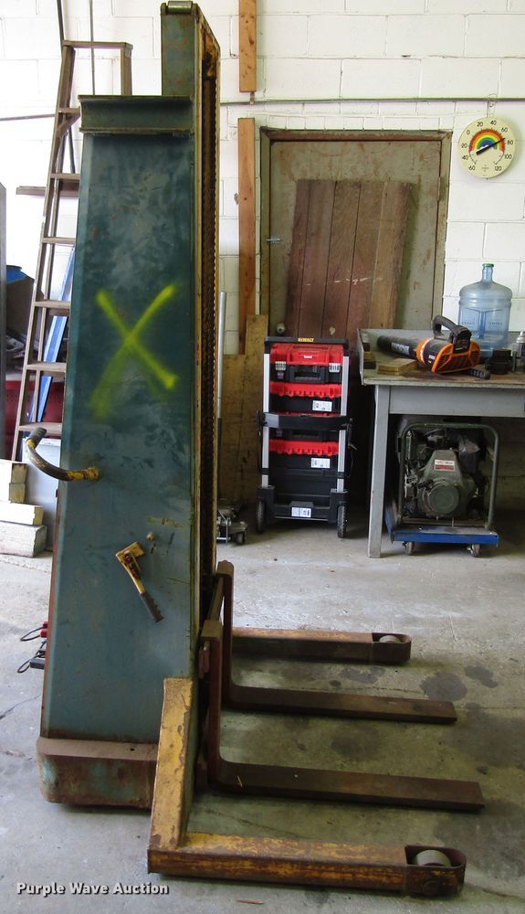 image for item GQ9107 Walkie Stacker forklift