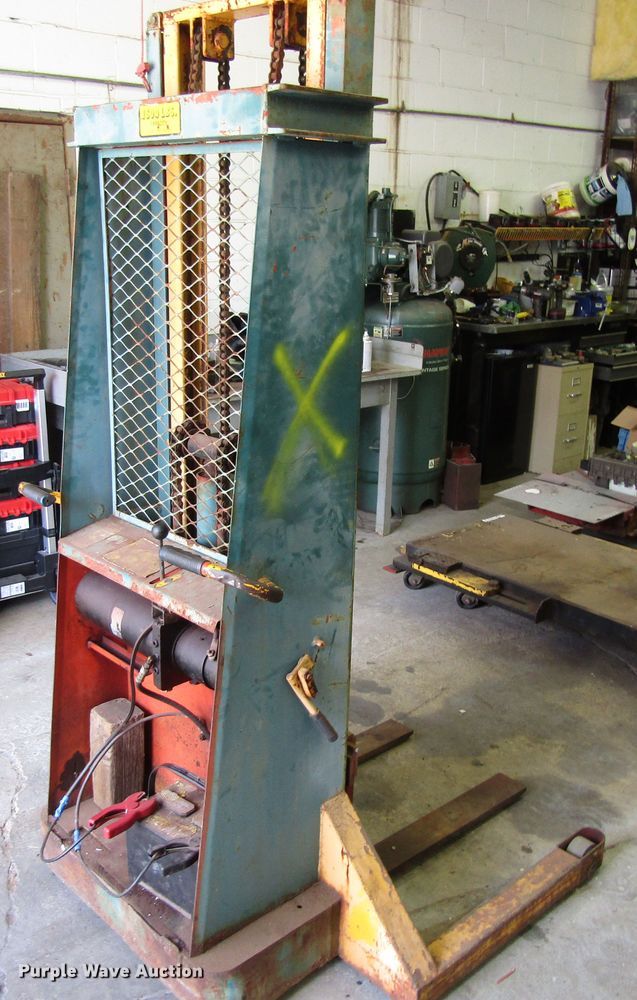 image for item GQ9107 Walkie Stacker forklift