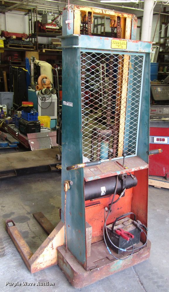 image for item GQ9107 Walkie Stacker forklift