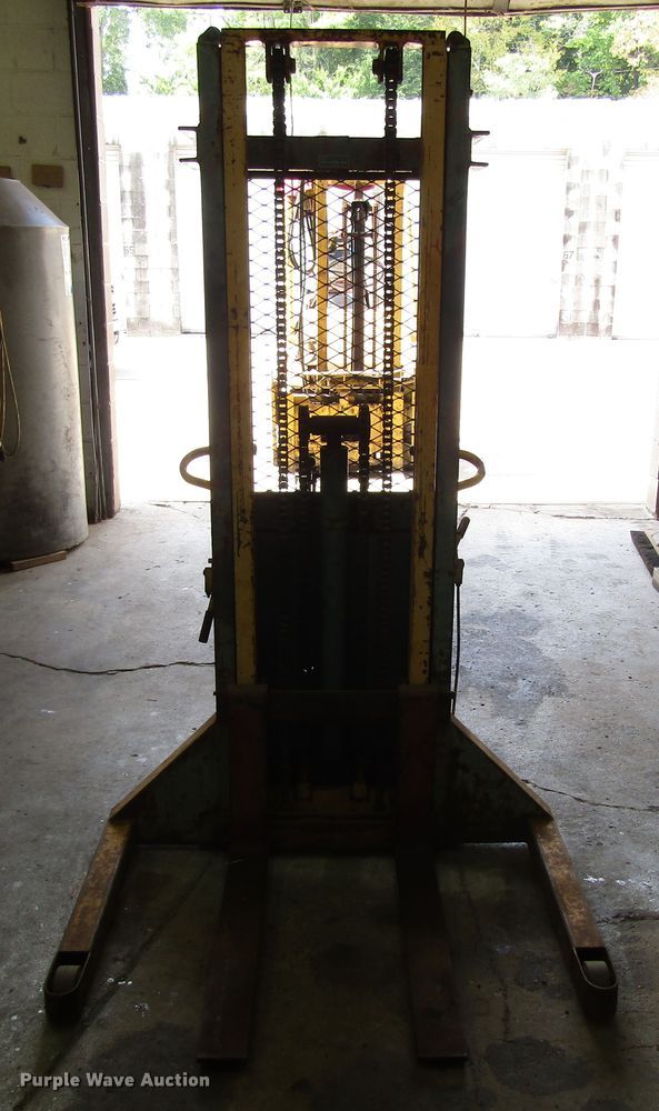 image for item GQ9107 Walkie Stacker forklift