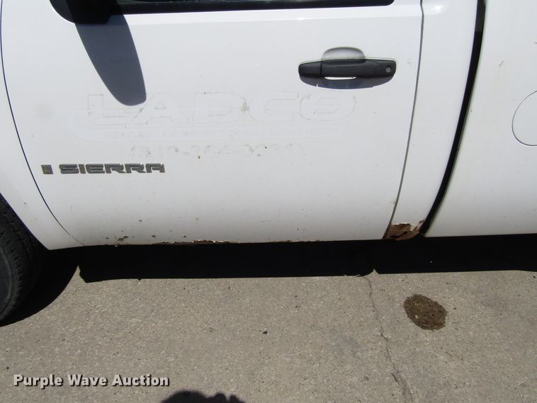 image for item GQ9113 2008 GMC Sierra 1500  pickup truck