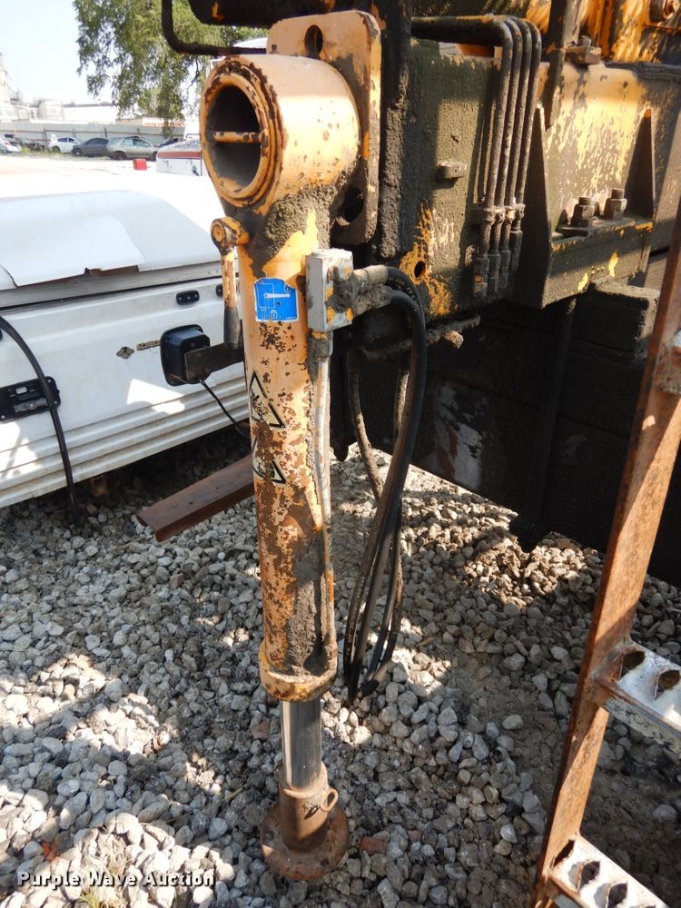 image for item GQ9756 1998 Nuova COPMAC1765/4 knuckle boom crane