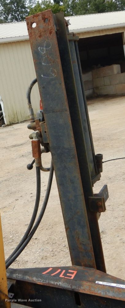 image for item GR9719 Skid steer log splitter