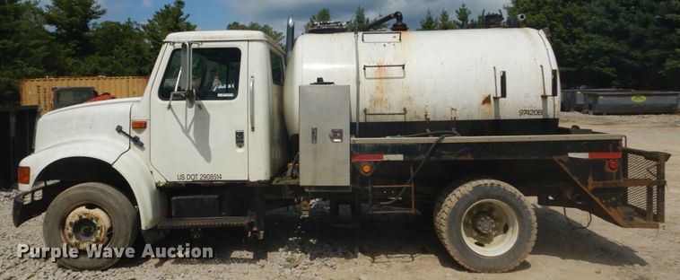 image for item GR9722 1993 International 4700  vacuum truck