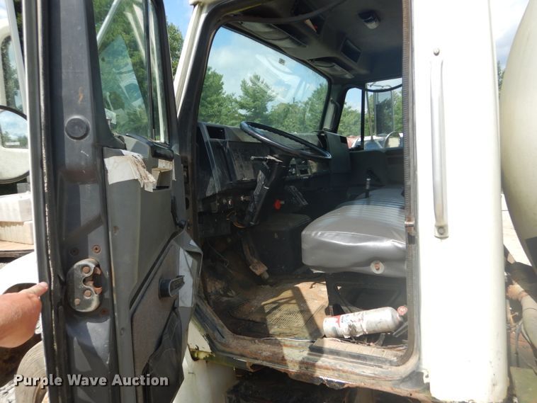 image for item GR9722 1993 International 4700  vacuum truck