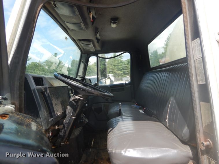 image for item GR9722 1993 International 4700  vacuum truck