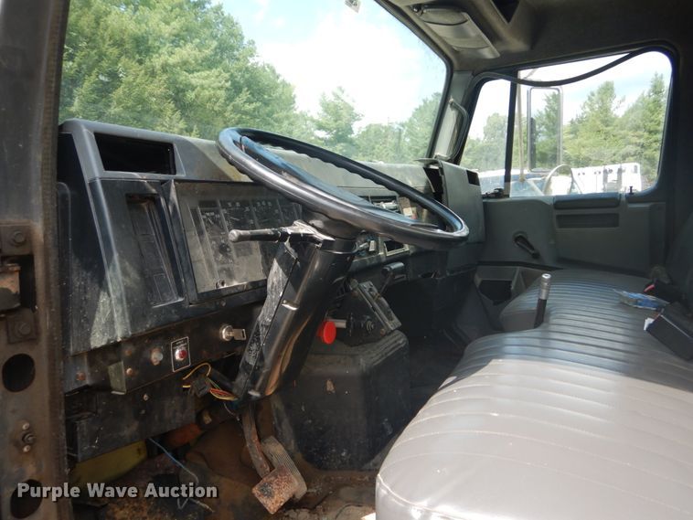 image for item GR9722 1993 International 4700  vacuum truck